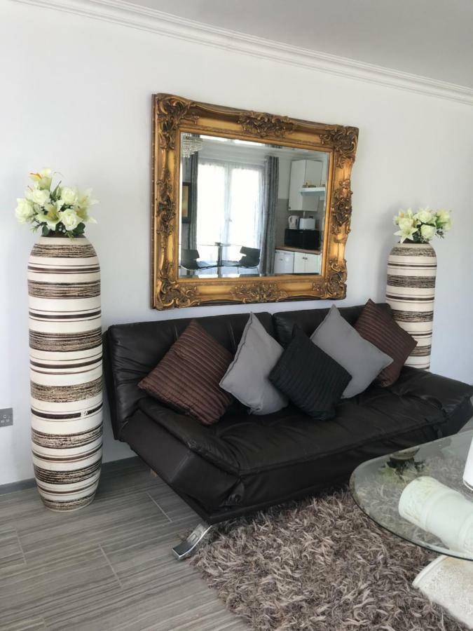 Studio Apartment เรนแนม ภายนอก รูปภาพ